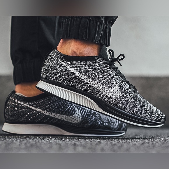EXCELLENT CONDITION Nike Flyknit Racer Oreo Men’s Size 11 - Picture 2 of 8